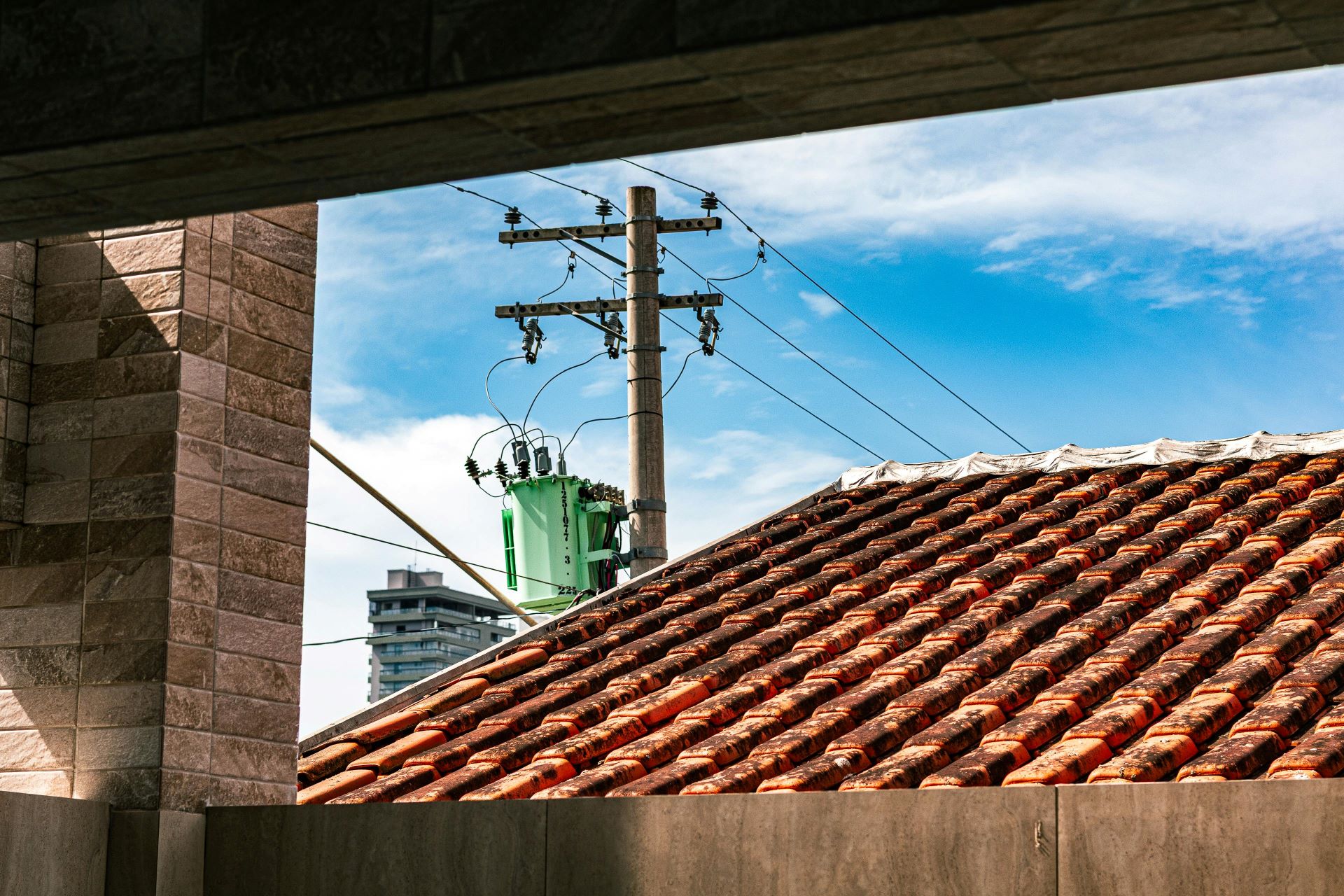 The Importance of Proper Waterproofing in Roof-to-Wall Junctions